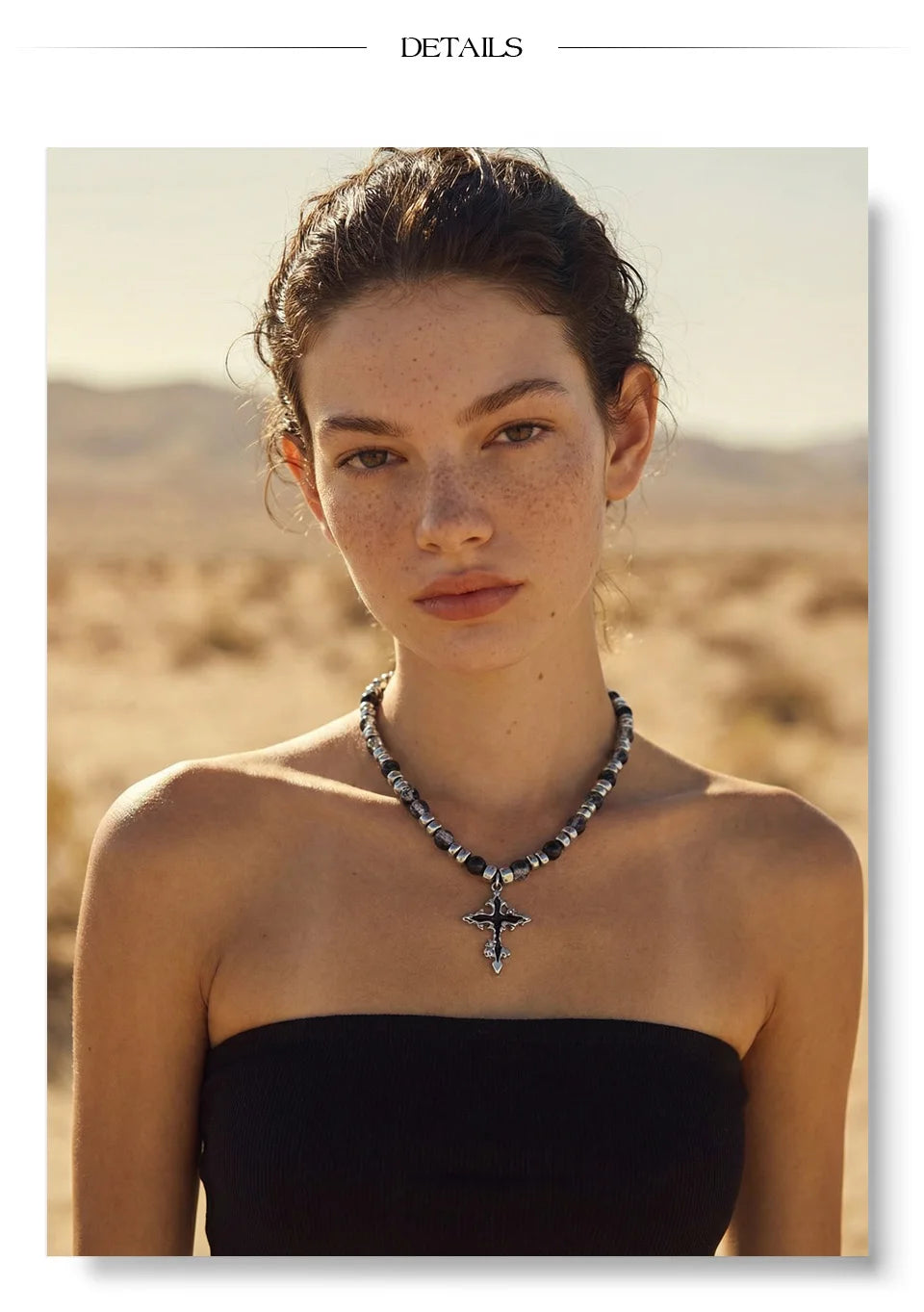 Natural stone cross beaded necklace in gold-plated stainless steel with natural stone.
