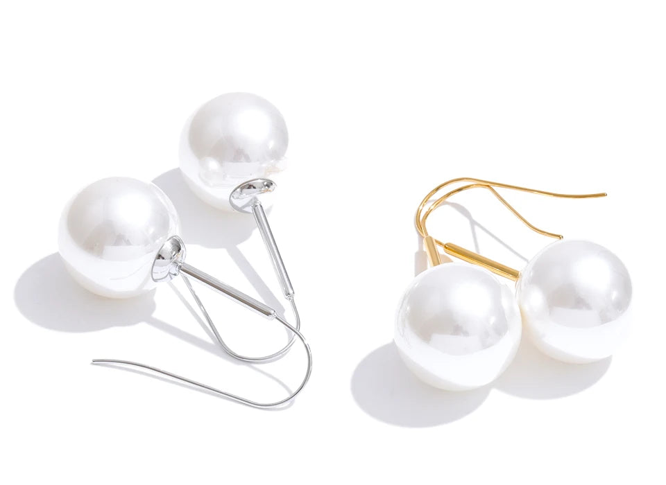 Pearl geometric earrings in gold-plated stainless steel with pearl.