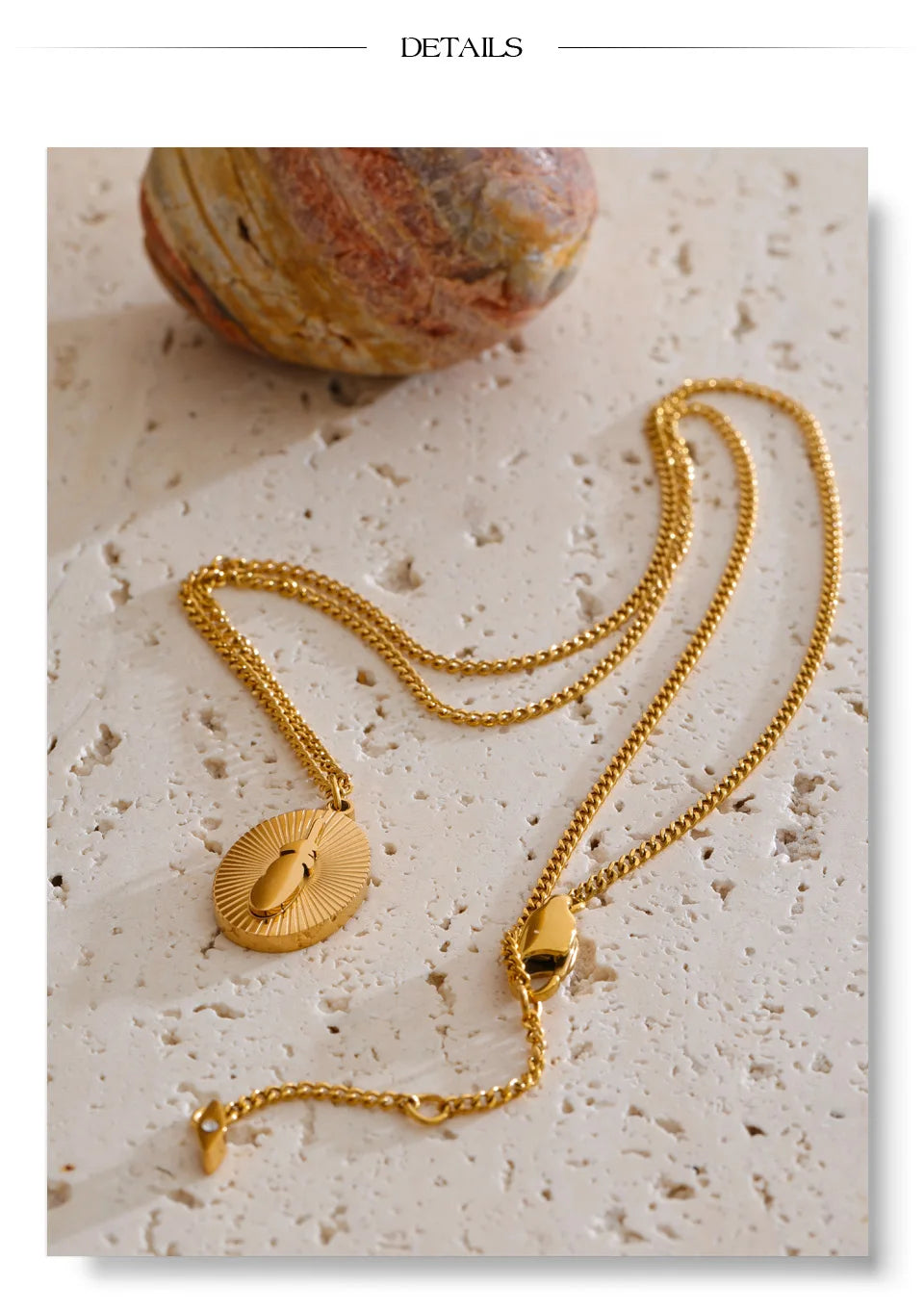 Geometric necklace in gold-plated stainless steel.