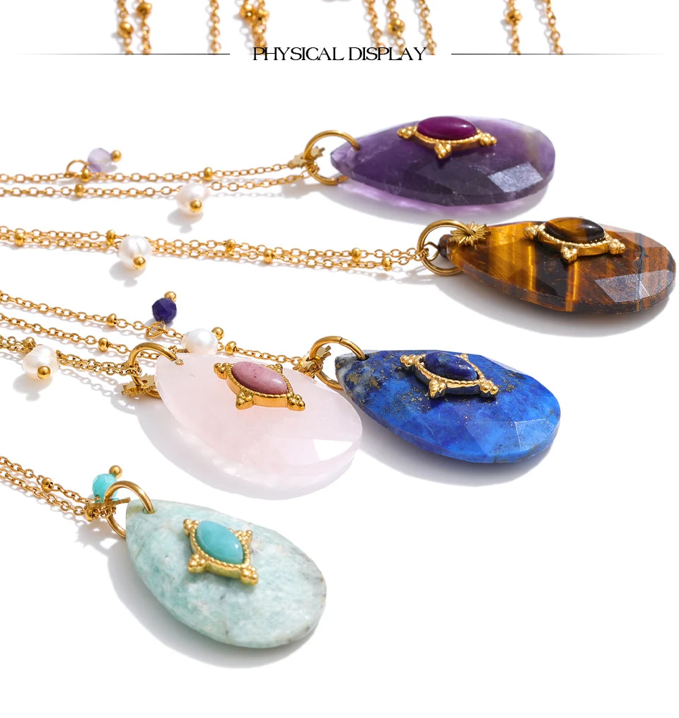 Natural stone necklace in gold-plated stainless steel with natural stone.