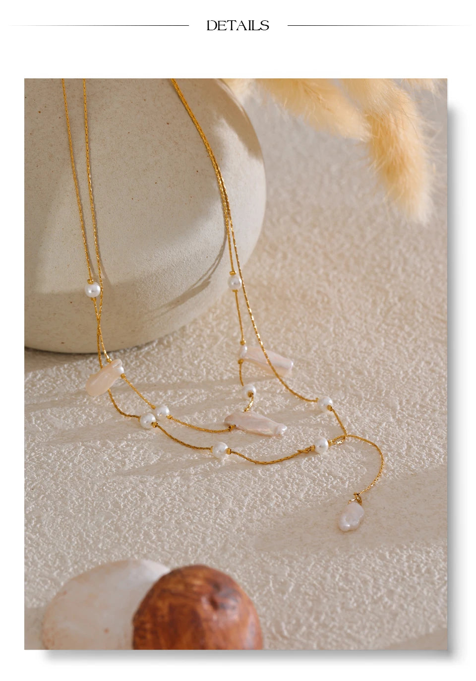 Freshwater pearl geometric necklace in gold-plated stainless steel with freshwater pearl.
