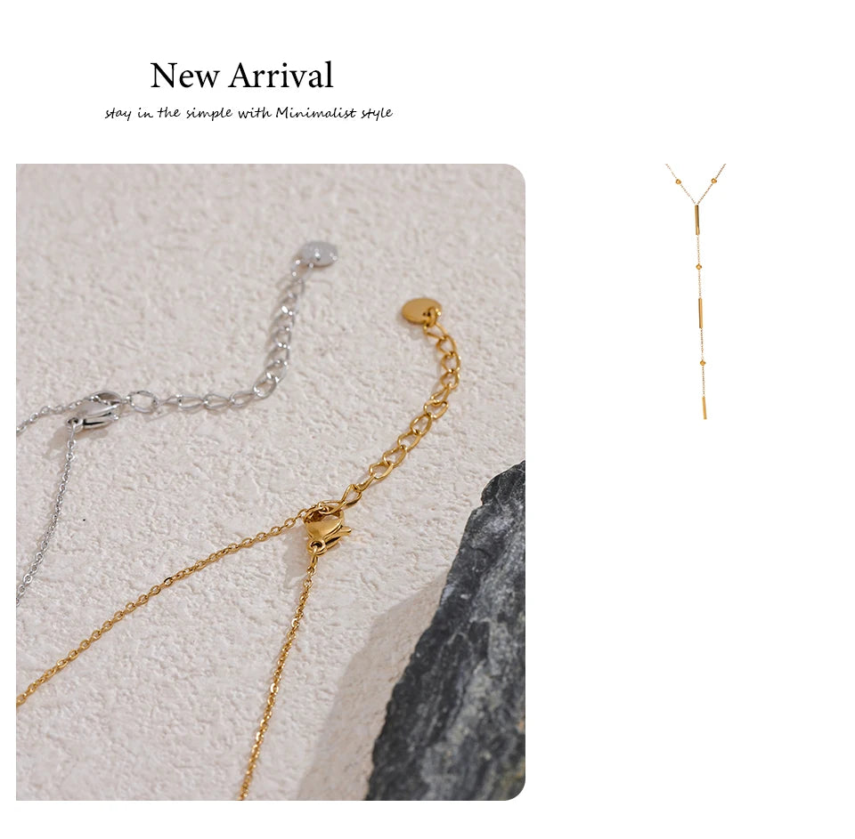 Geometric chain necklace in gold-plated 316L stainless steel.