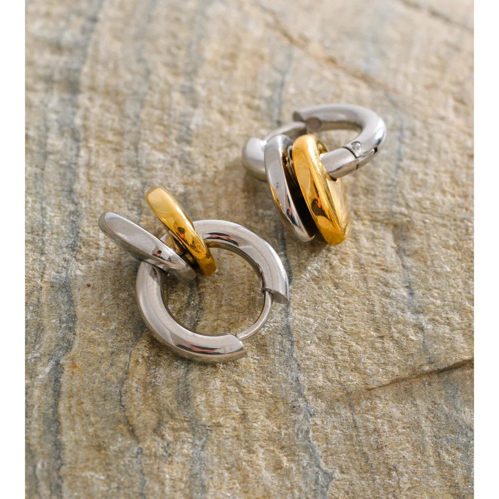 Heart geometric earrings in gold-plated stainless steel.