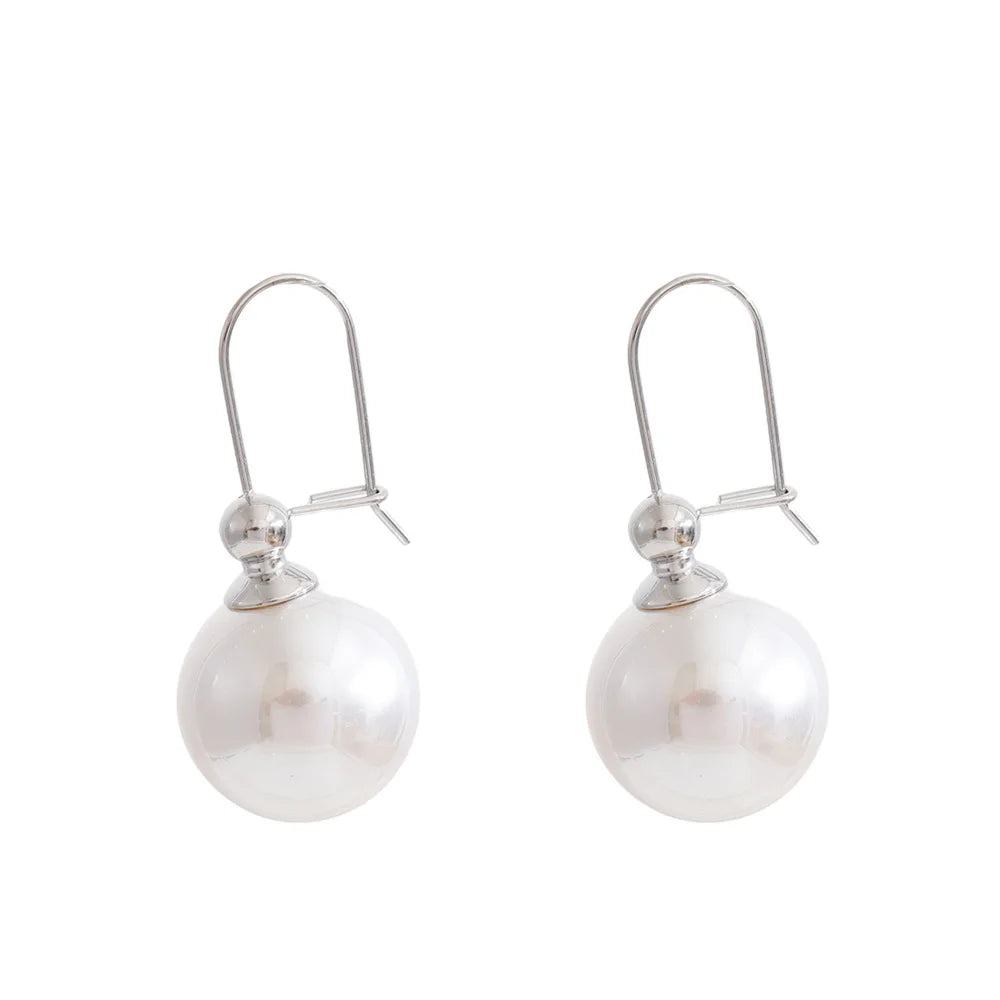 Pearl geometric earrings in gold-plated stainless steel with pearl.