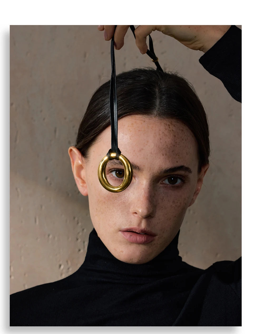 Coin geometric necklace in gold-plated stainless steel.