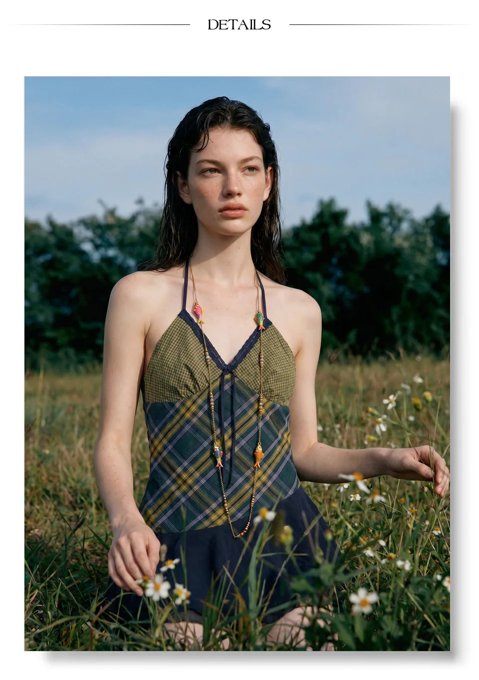 Enamel geometric chain necklace in gold-plated stainless steel with enamel.