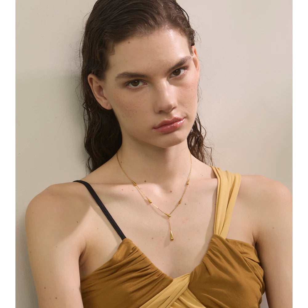 Geometric necklace in gold-plated stainless steel.