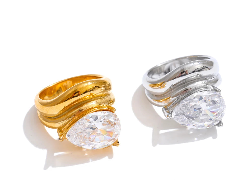 Cubic zirconia geometric ring in 18K gold-plated stainless steel with cubic zirconia.
