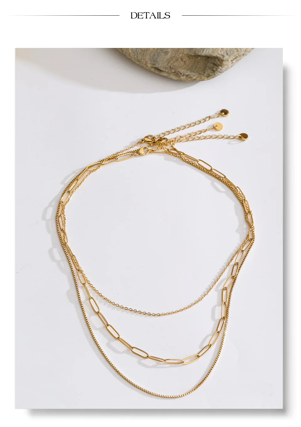 Geometric chain necklace in gold-plated stainless steel.