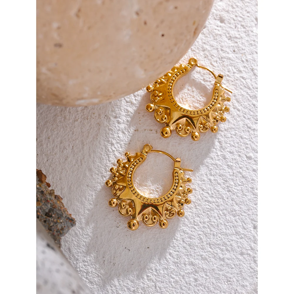 Vintage geometric earrings in gold-plated stainless steel.