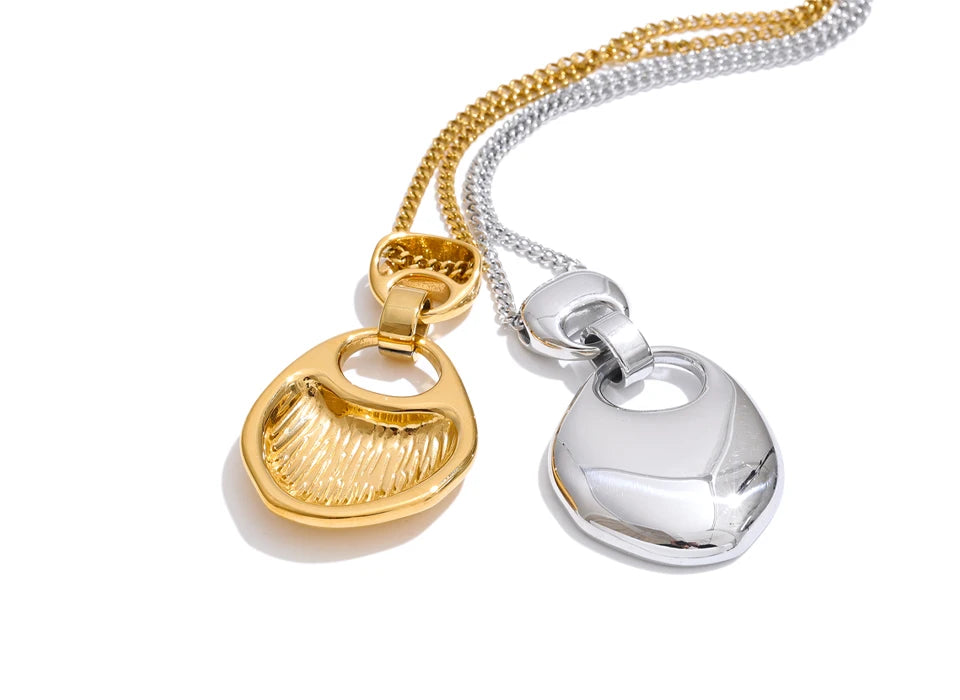 Geometric necklace in gold-plated stainless steel.