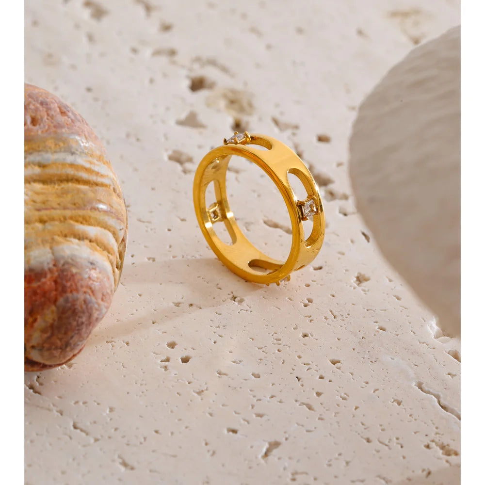 Cubic zirconia geometric ring in 18K gold-plated stainless steel with cubic zirconia.