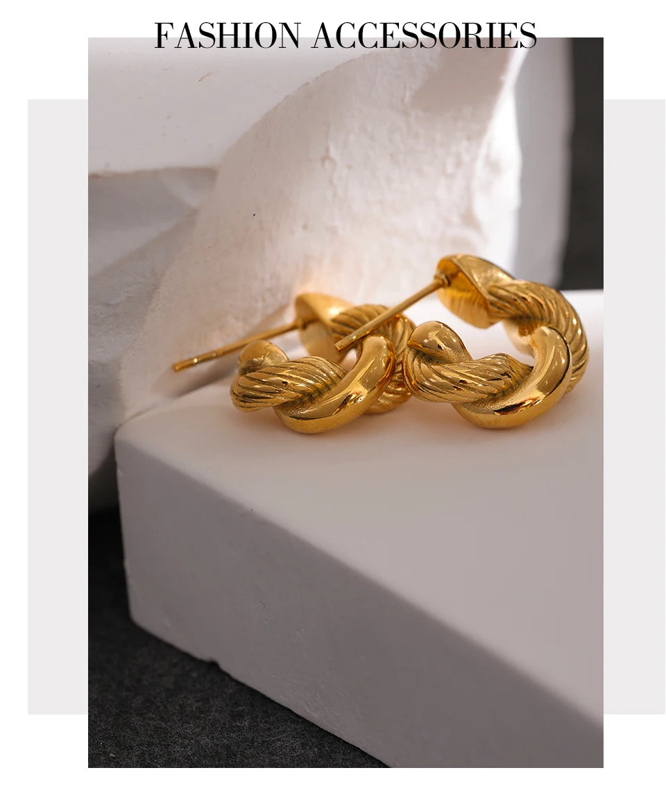 Geometric earrings in gold-plated 316L stainless steel.