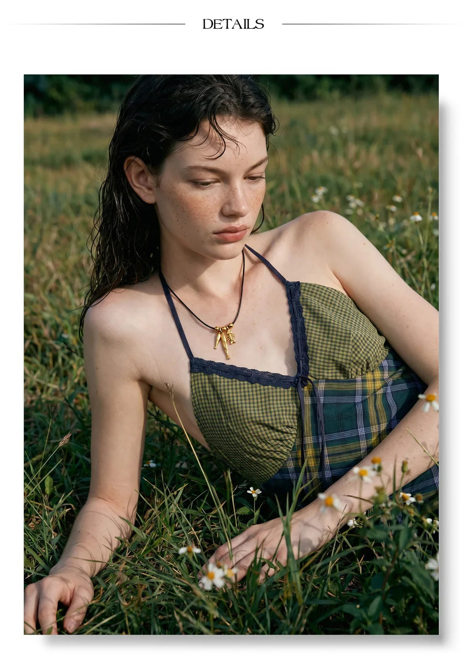Geometric chain necklace in gold-plated stainless steel.