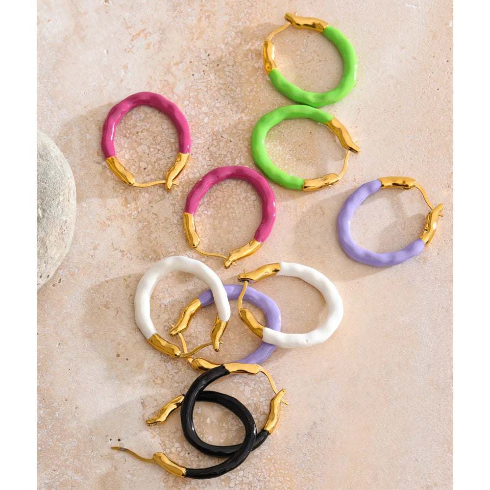 Multi-color y2k geometric earrings in gold-plated stainless steel.