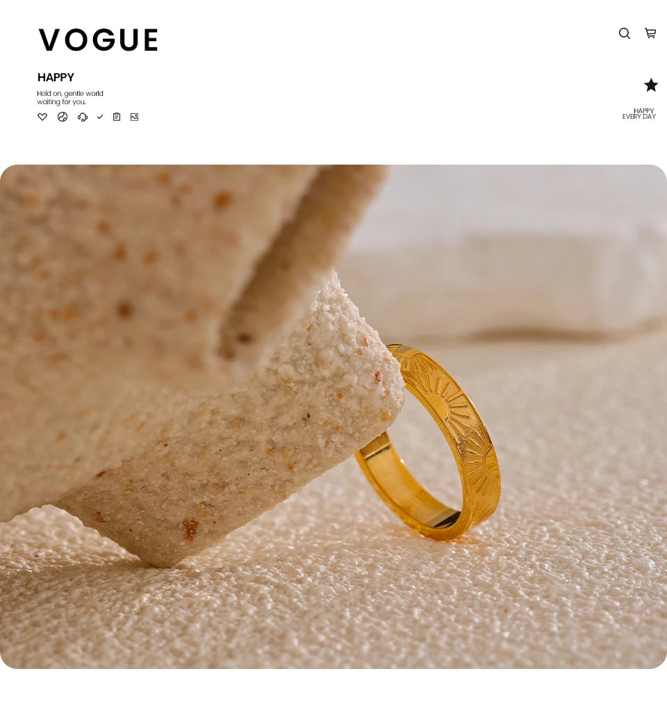 Sun minimalist geometric ring in 18K gold-plated stainless steel.