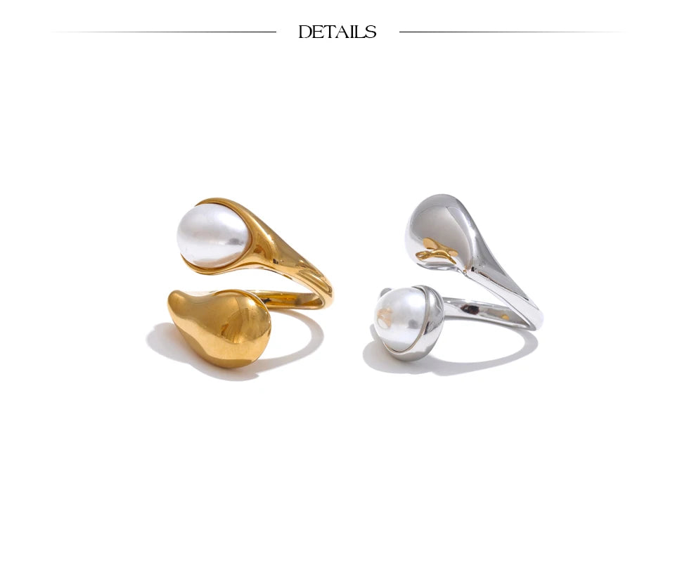 Pearl geometric ring in gold-plated stainless steel with pearl.