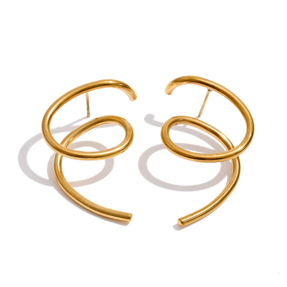 Geometric earrings in gold-plated stainless steel.