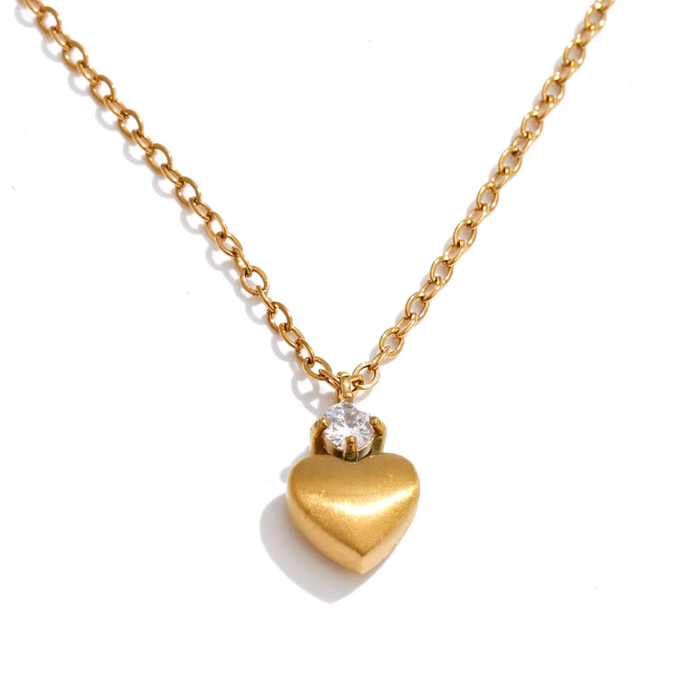 Cubic zirconia heart necklace in gold-plated stainless steel with cubic zirconia.