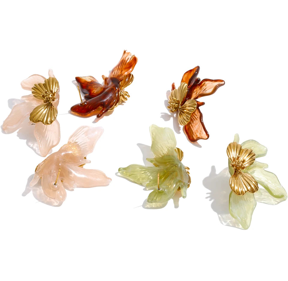 Resin acrylic earrings in gold-plated stainless steel with resin and acrylic.