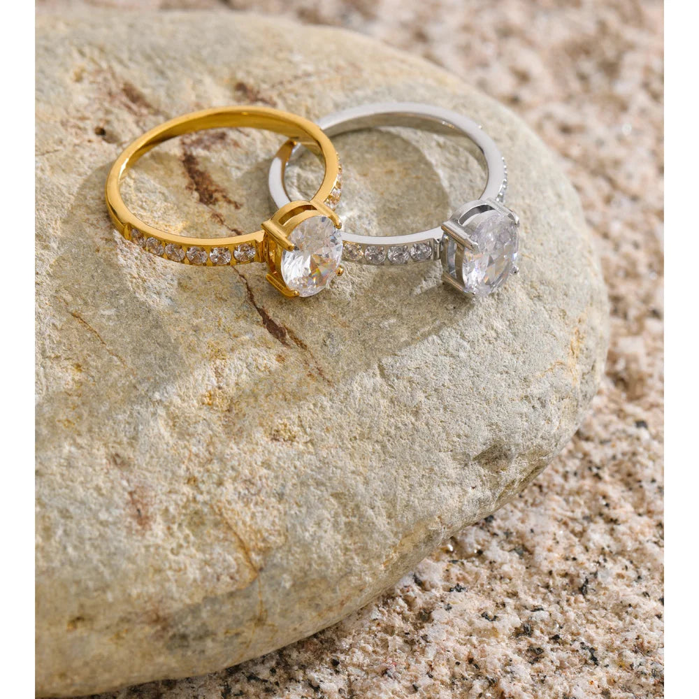 Cubic zirconia geometric ring in 18K gold-plated stainless steel with cubic zirconia.