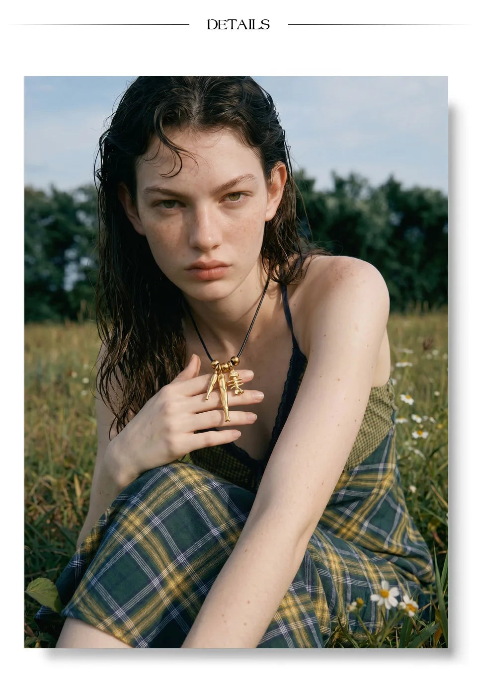Geometric chain necklace in gold-plated stainless steel.