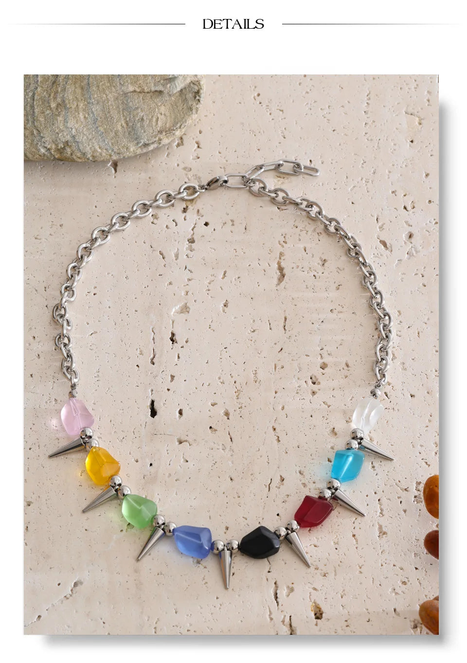 Acrylic natural stone multi-color necklace in gold-plated stainless steel with natural stone and acrylic.