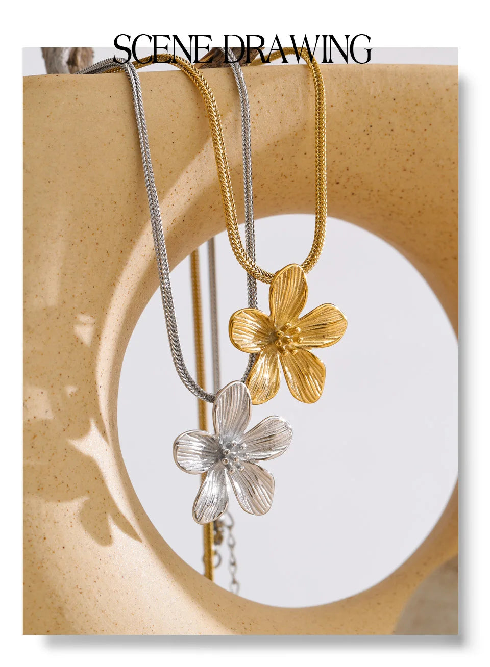 Flower necklace in gold-plated stainless steel.