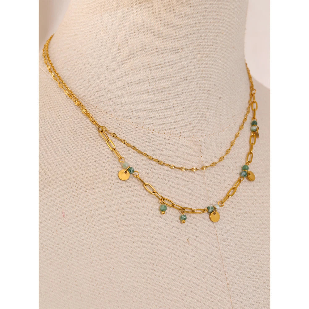 Green natural stone geometric necklace in gold-plated stainless steel with natural stone.