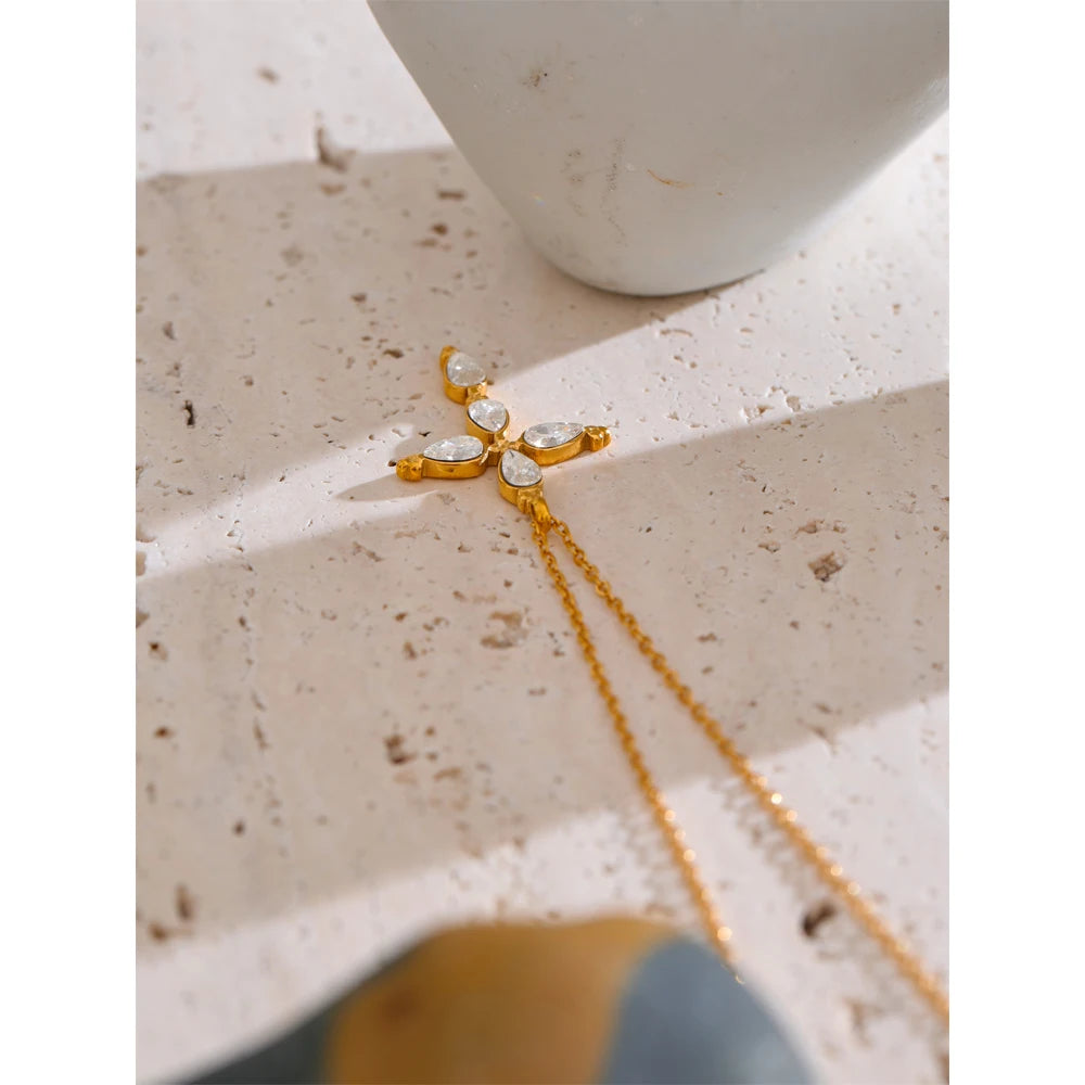 Cubic zirconia cross necklace in gold-plated stainless steel with cubic zirconia.