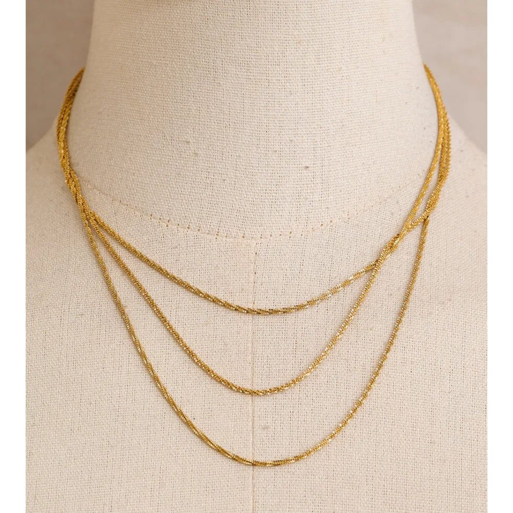 Pearl geometric chain necklace in gold-plated stainless steel with pearl.