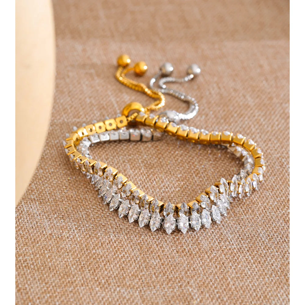 Cubic zirconia geometric bracelet in gold-plated stainless steel with cubic zirconia.