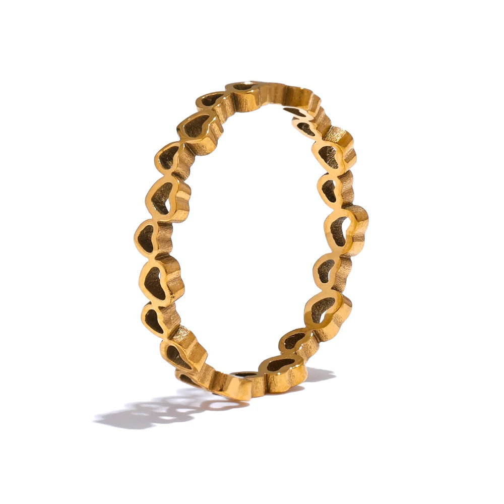 Heart minimalist ring in 18K gold-plated stainless steel.