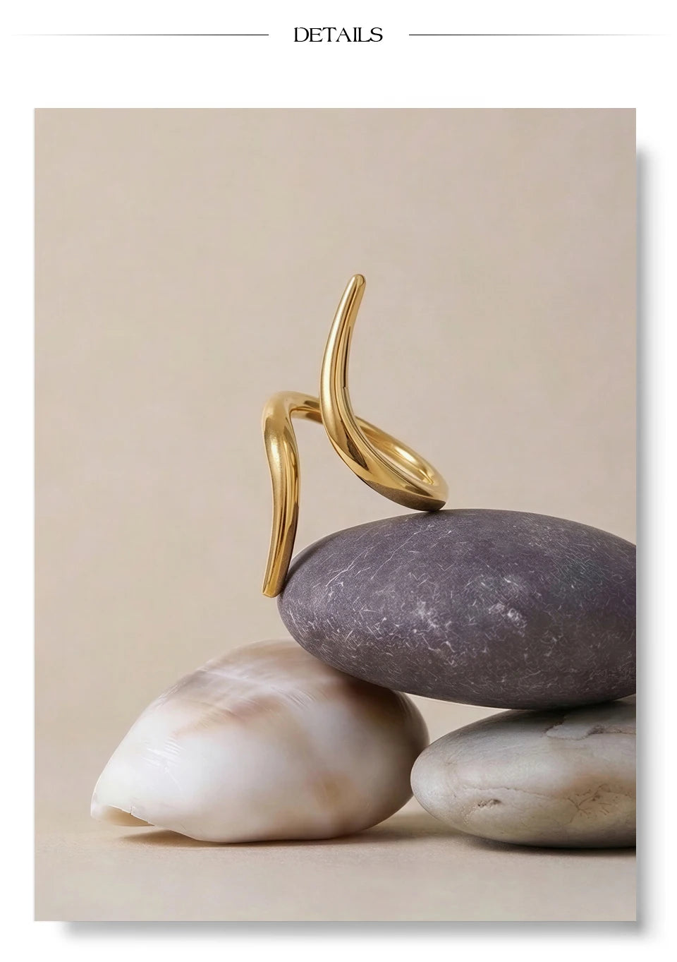Minimalist geometric ring in gold-plated stainless steel.