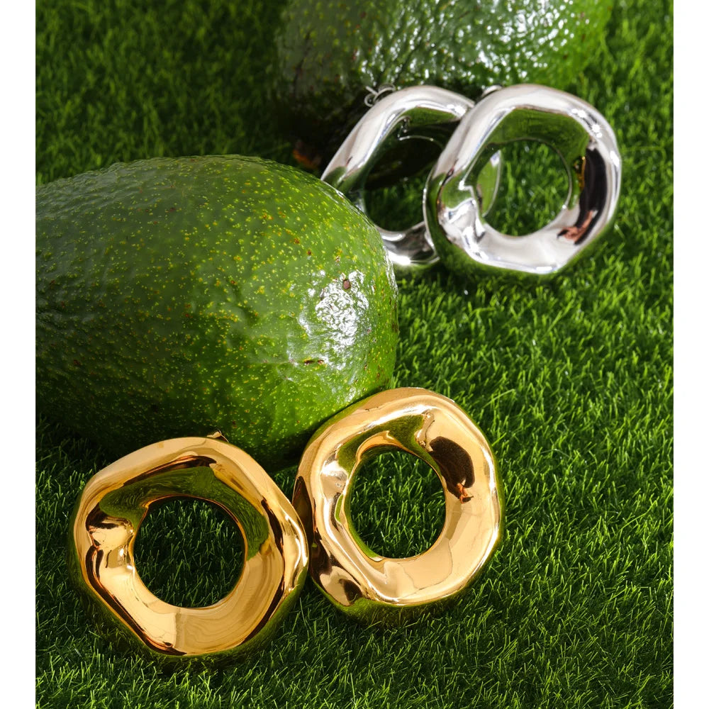 Minimalist geometric earrings in gold-plated stainless steel.