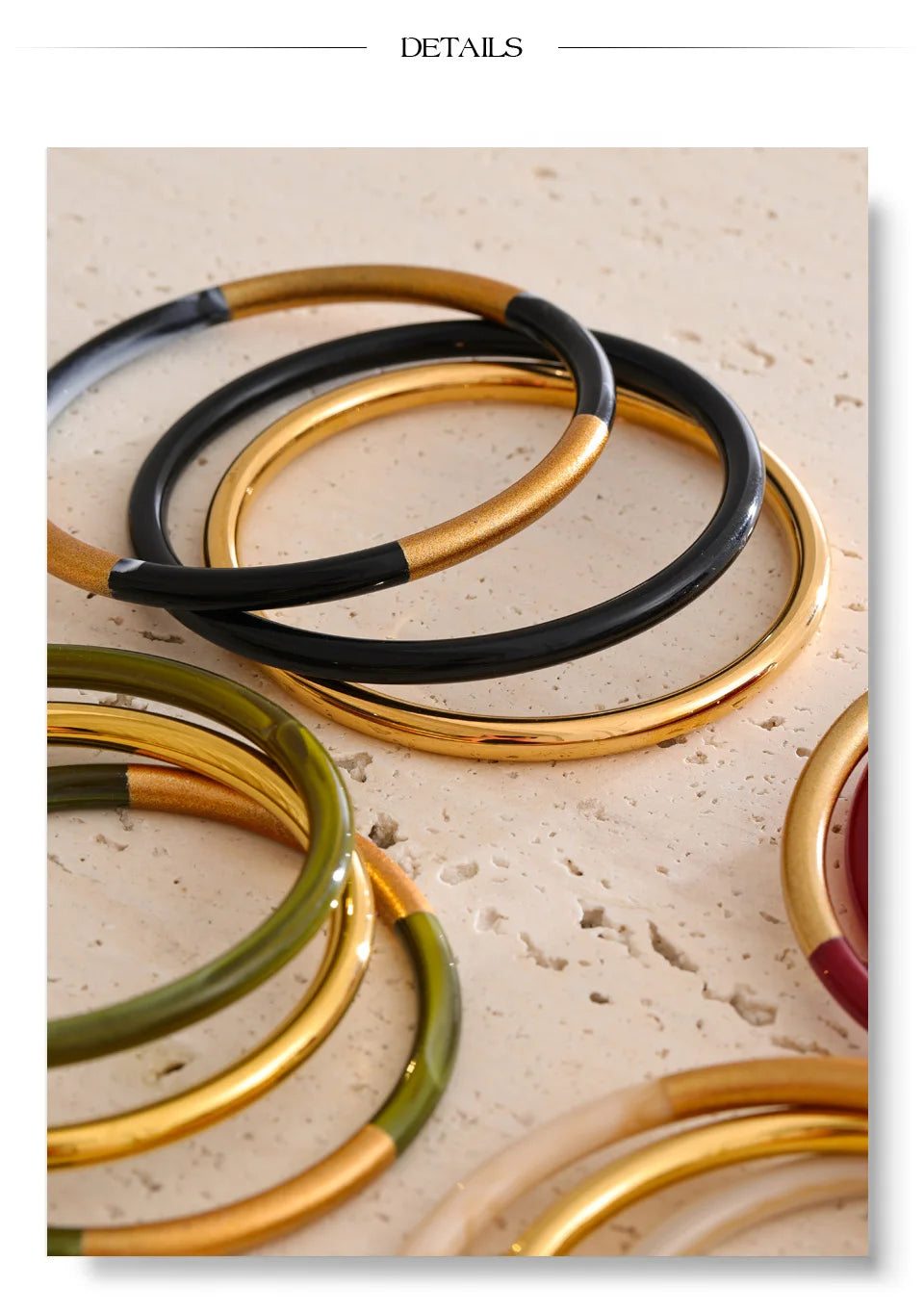 Resin minimalist geometric bracelet in gold-plated stainless steel with resin.