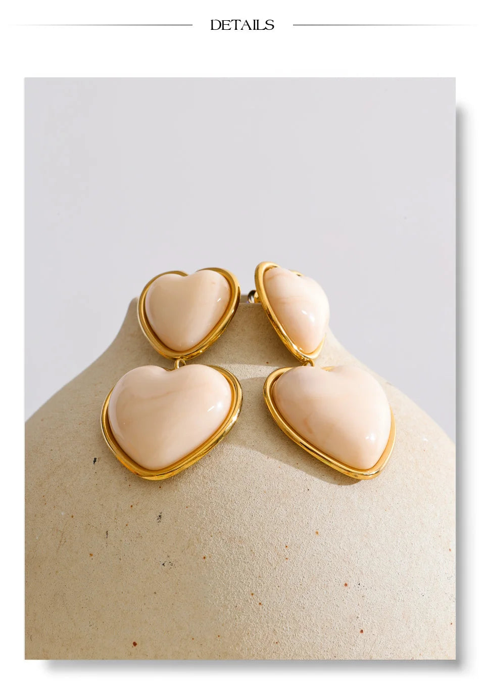 Resin acrylic heart earrings in gold-plated stainless steel with resin and acrylic.
