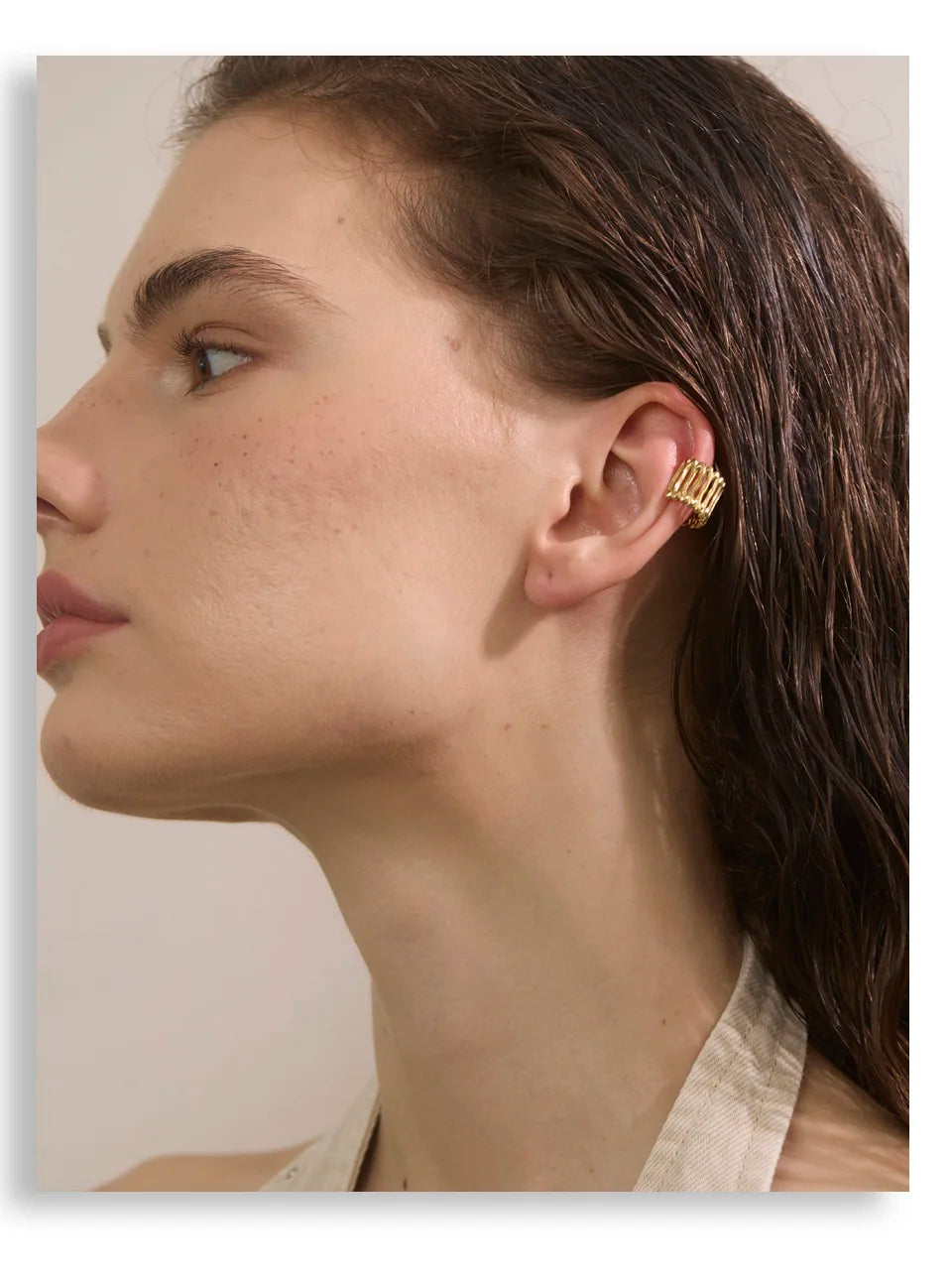 Geometric layered earrings in gold-plated stainless steel.