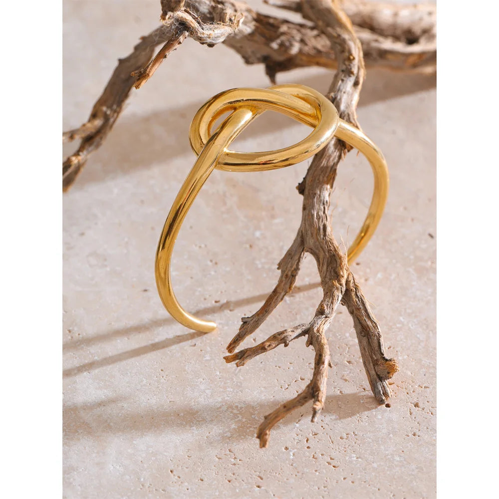 Heart bracelet in gold-plated stainless steel.