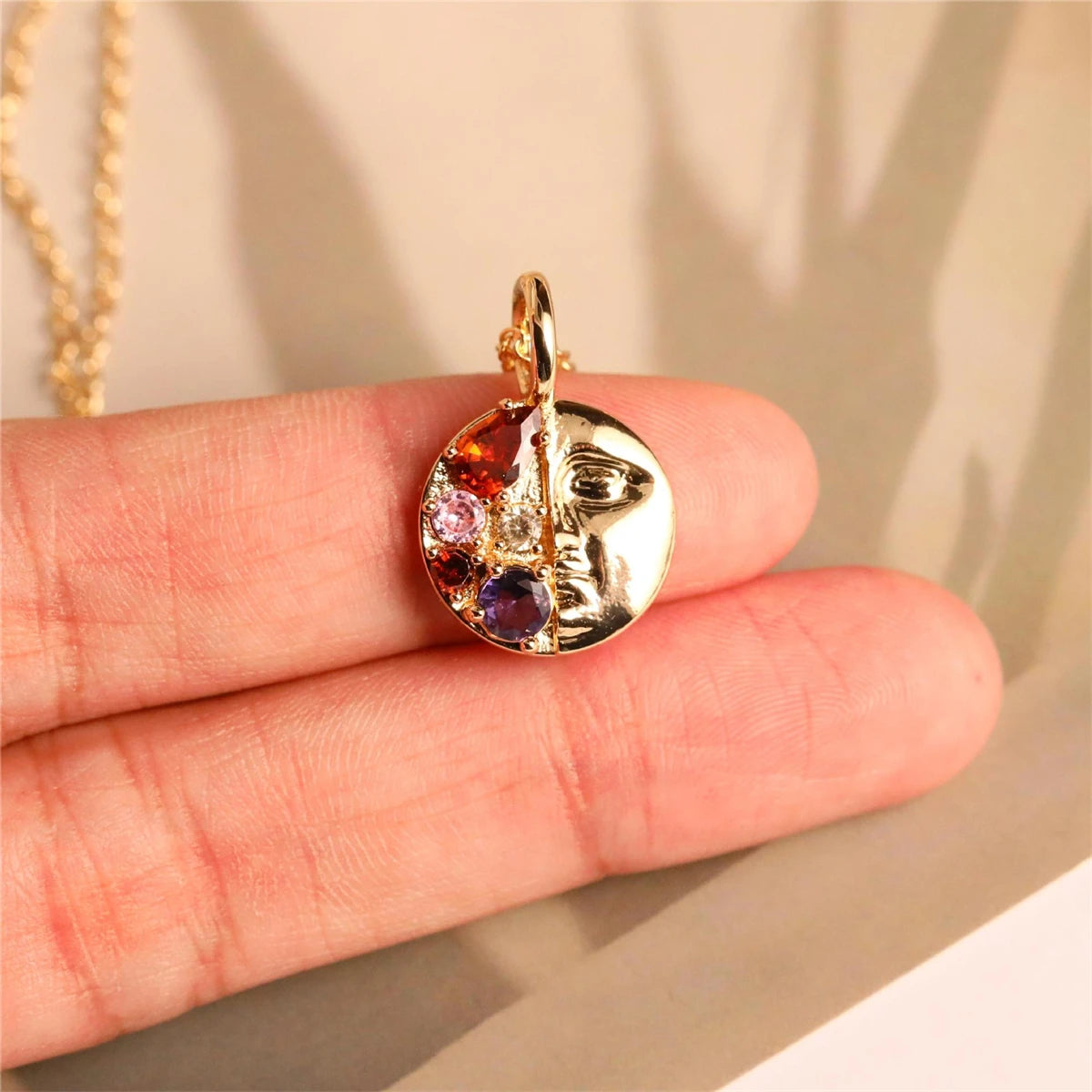 Vintage Greek Goddess Colored Zirconium Palace Art Necklace Casting Process Pendant Plating True Gold for Color Preservation