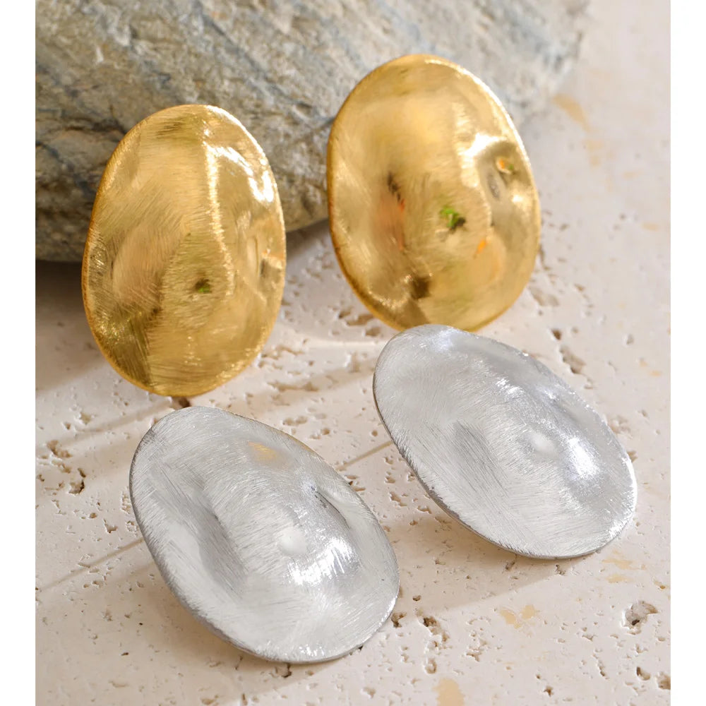 Geometric earrings in 14K gold-plated stainless steel.