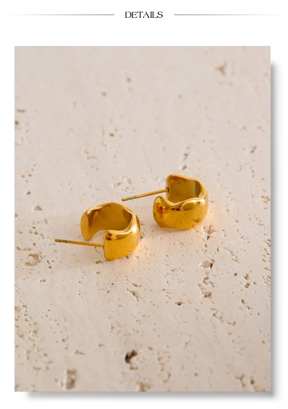Geometric earrings in gold-plated stainless steel.