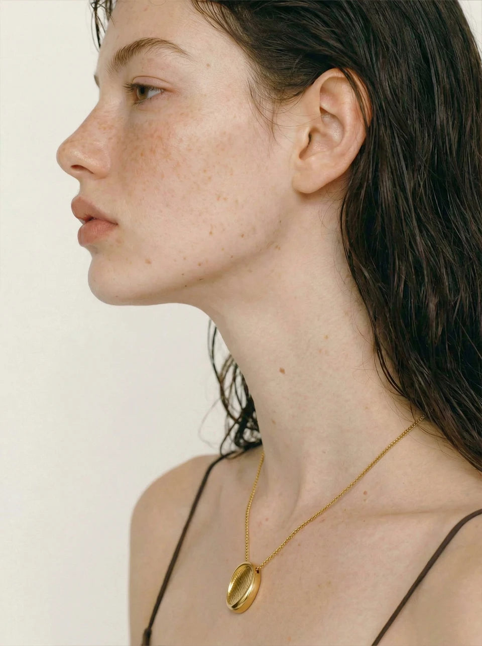 Geometric necklace in gold-plated stainless steel.