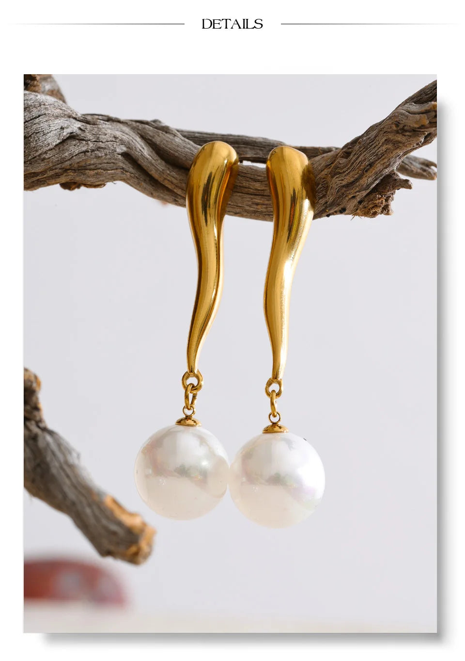 Pearl geometric earrings in gold-plated stainless steel with pearl.