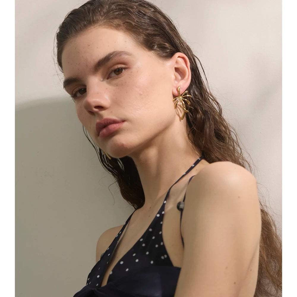 Geometric earrings in gold-plated stainless steel.