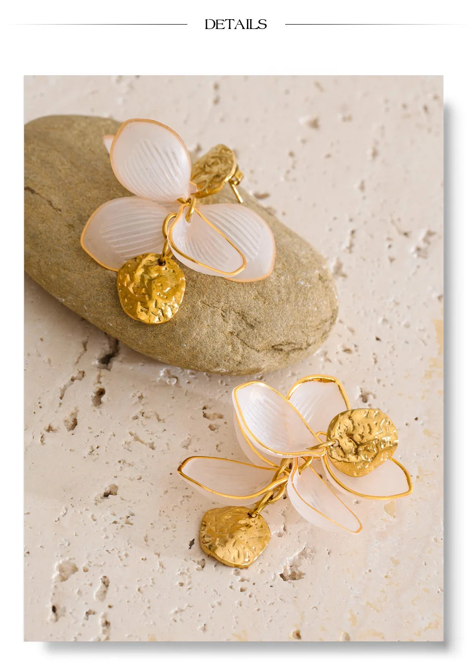 Resin acrylic flower earrings in gold-plated stainless steel with resin and acrylic.