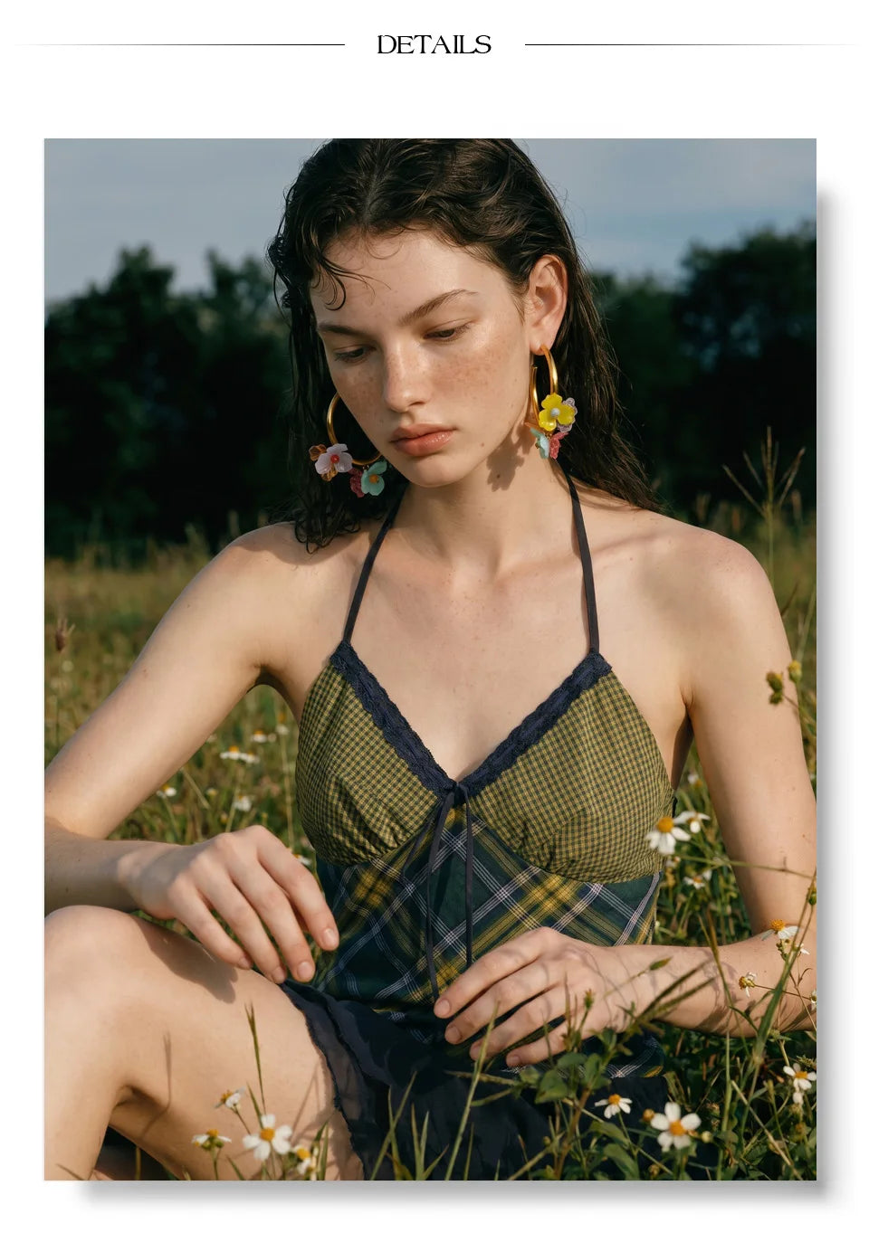 Resin flower multi-color earrings in gold-plated stainless steel with resin.
