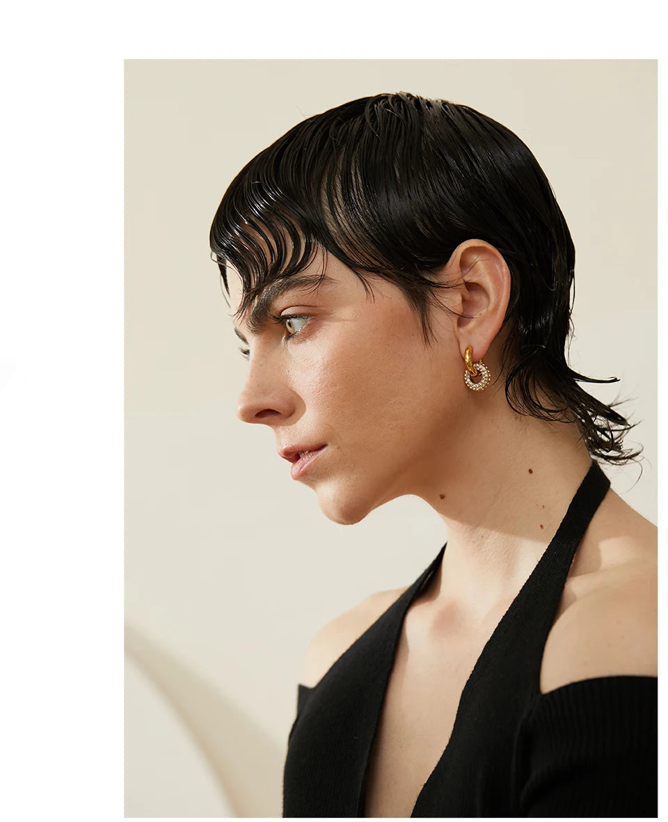 Cubic zirconia geometric earrings in 18K gold-plated stainless steel with cubic zirconia.