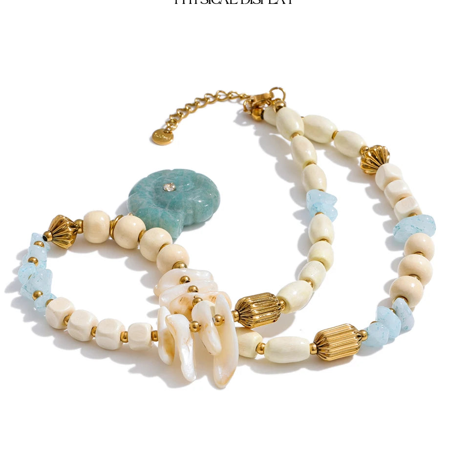 Shell natural stone beaded necklace in gold-plated stainless steel with natural stone and shell.