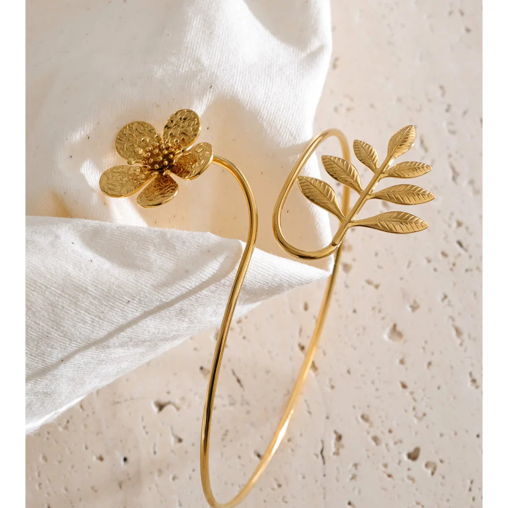 Flower Geometric Bracelet — Gold-Plated Stainless Steel · PS1394